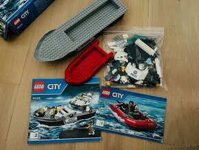 Lego City 60129 - Policajná stráž na člne - 3