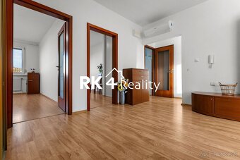 SLNEČNÝ 4-IZBOVÝ BYT S KLIMATIZÁCIOU, 82m² - VYŠEHRADSKÁ, PE - 3