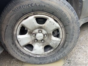 Predám zimné pnelmatiki 205/70r15 - 3