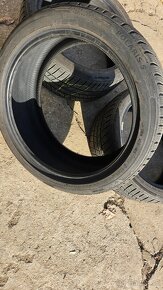 225/40 R18 - 3