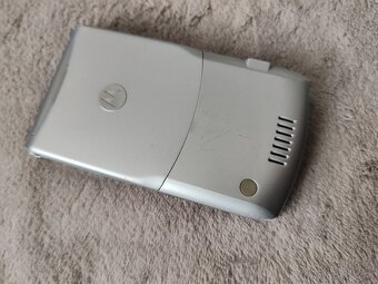 Motorola V3 - RETRO - 3