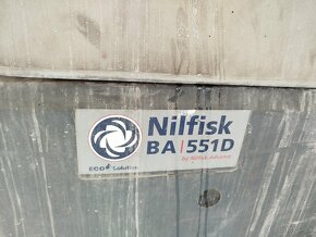 Predám na nd. podlahový umývací stroj Nilfisk 551D - 3