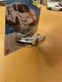 HotWheels ‘17 Ford GT - 3