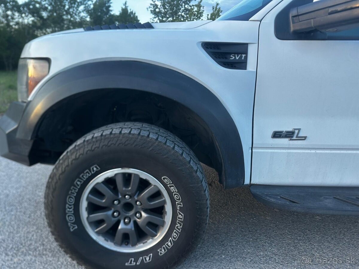 Predám Vymenim Ford F-150 SVT RAPTOR SUPERCREW 6.2L