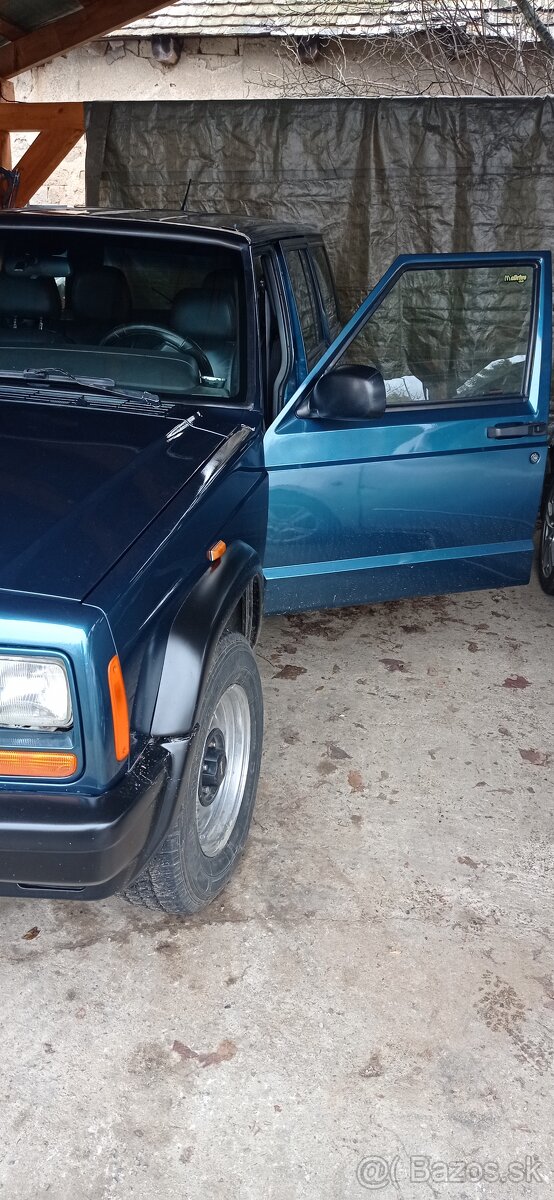 Predám jeep Cherokee xj