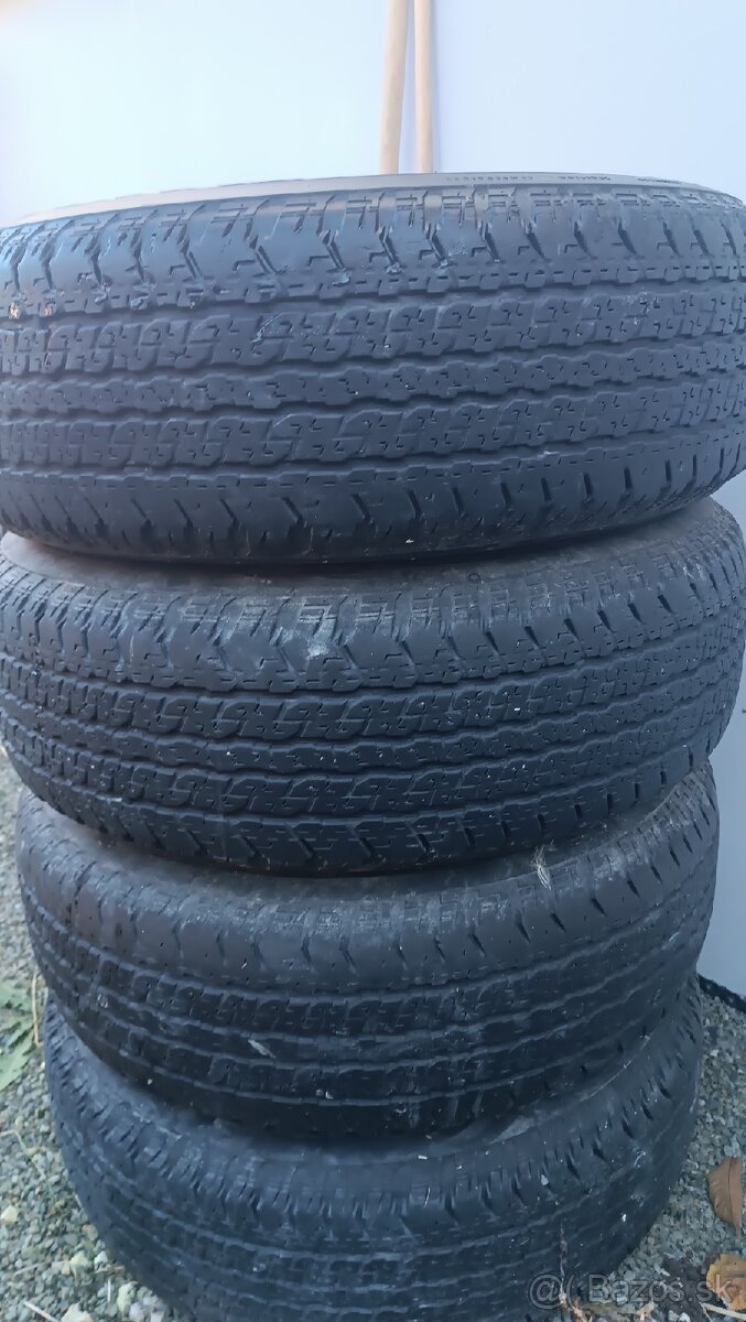 Predam celoročne pneu Bridgestone dueler 235/70 r 16