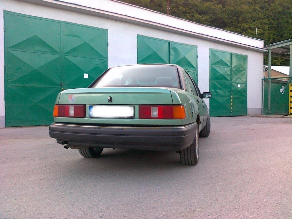 Predám FORD Sierra 2,0i Ghia 1988