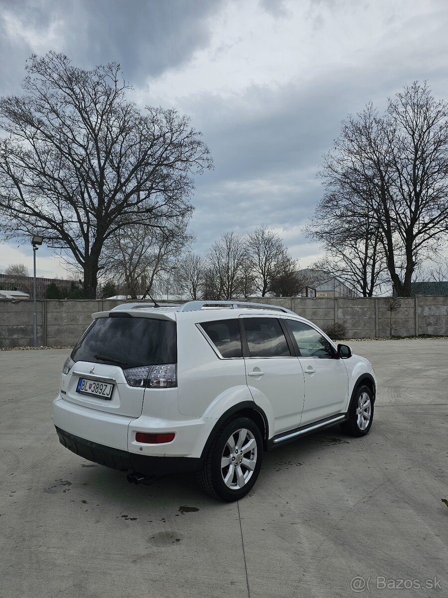 7 miestne SUV MITSUBISHI OUTLANDER 2.2 DI-D  6 Rych manual