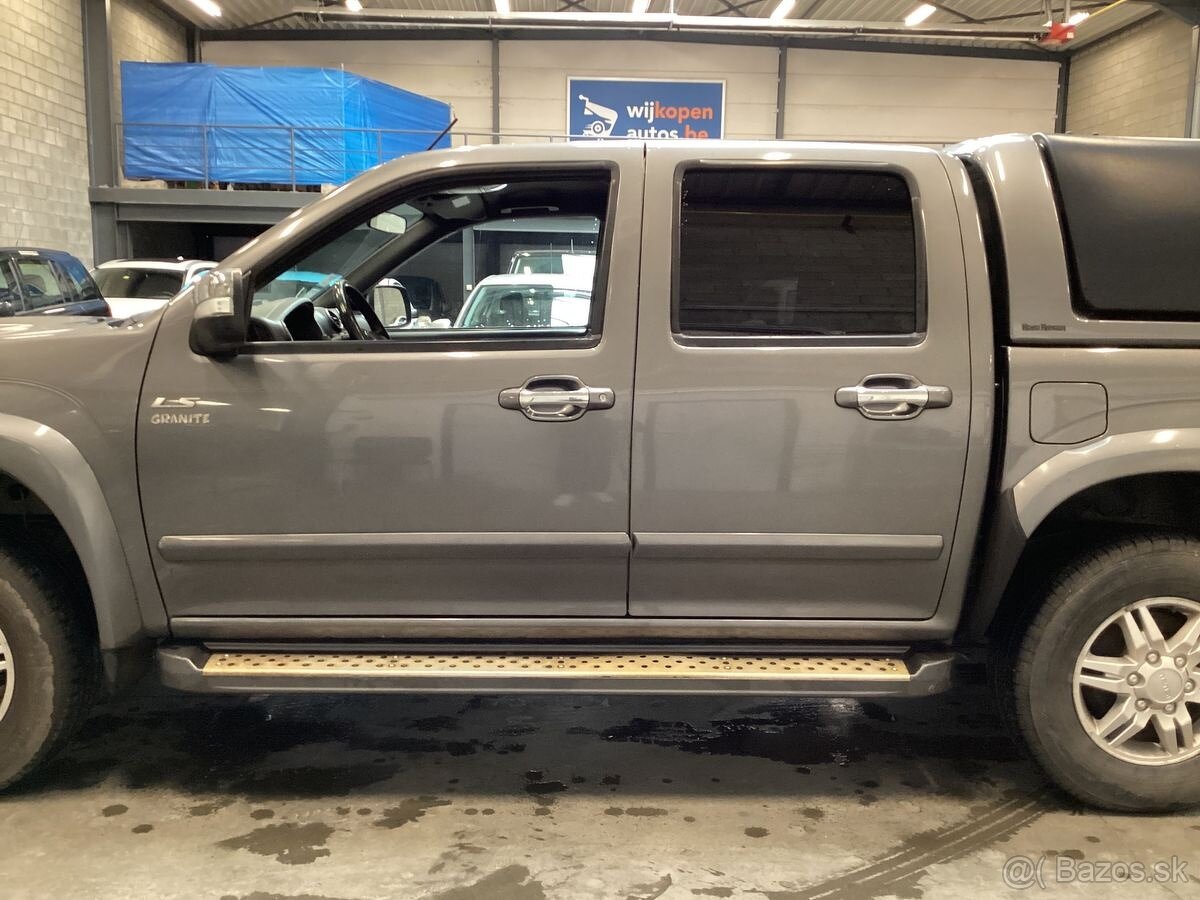 Isuzu D-MAX 3.0 Turbodiesel Double Cab Custom 4WD 5MT