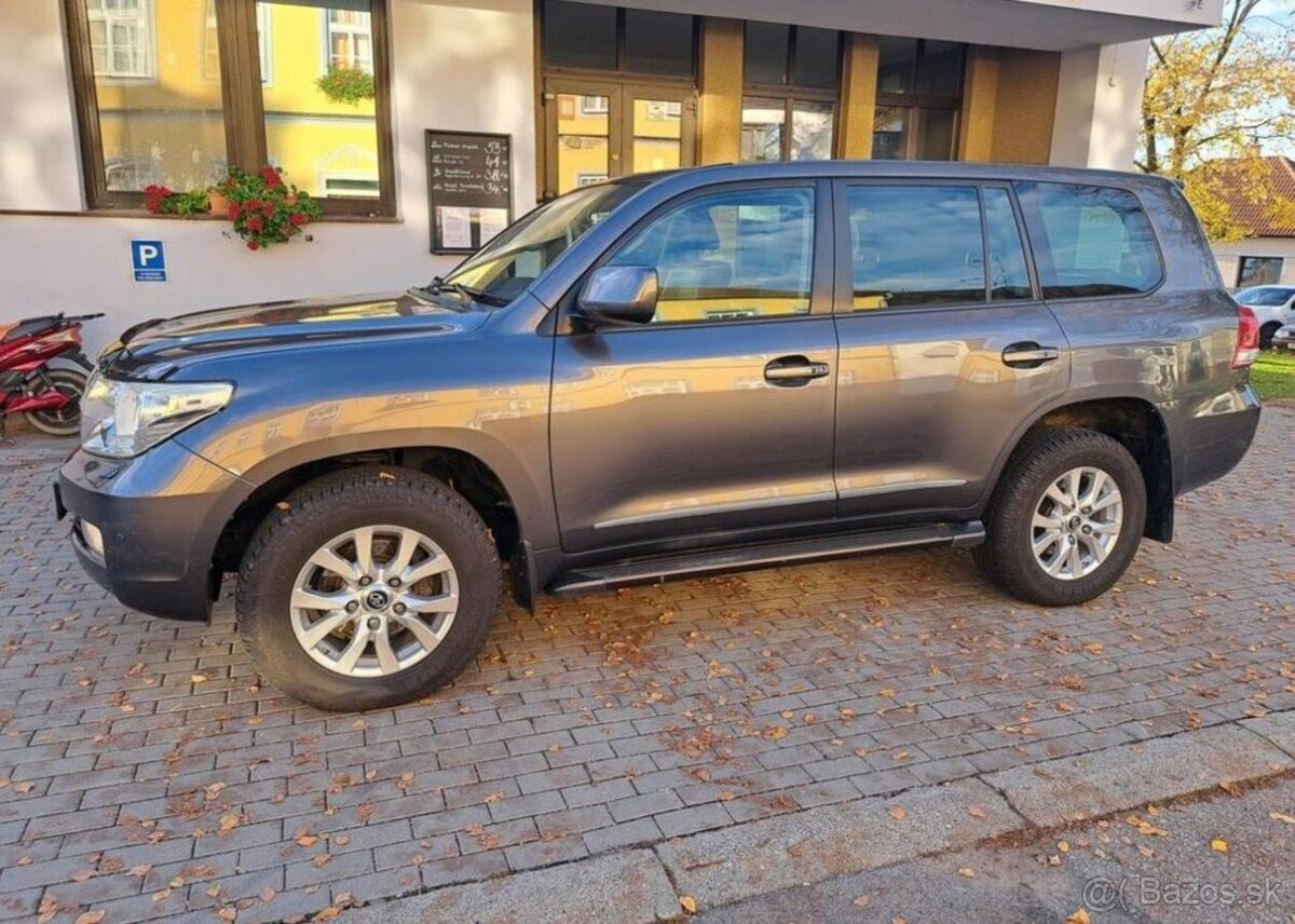 Toyota Land Cruiser 4,5 D4-D Lux REZERVE nafta automat