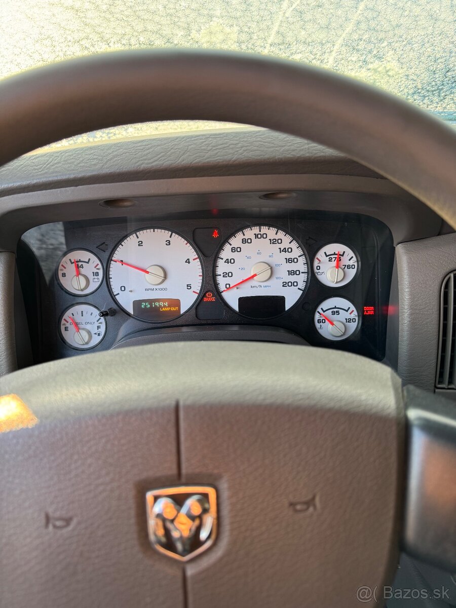 Dodge ram 2500 HEAVY DUTY 5.9 cummins 4x4 manual 6q