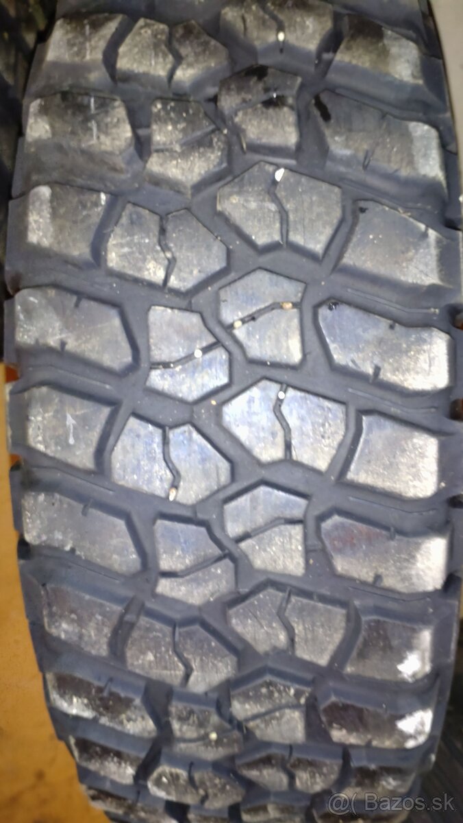 BFGOODRICH MUD TERRAIN T/A KM3 255/75 R17