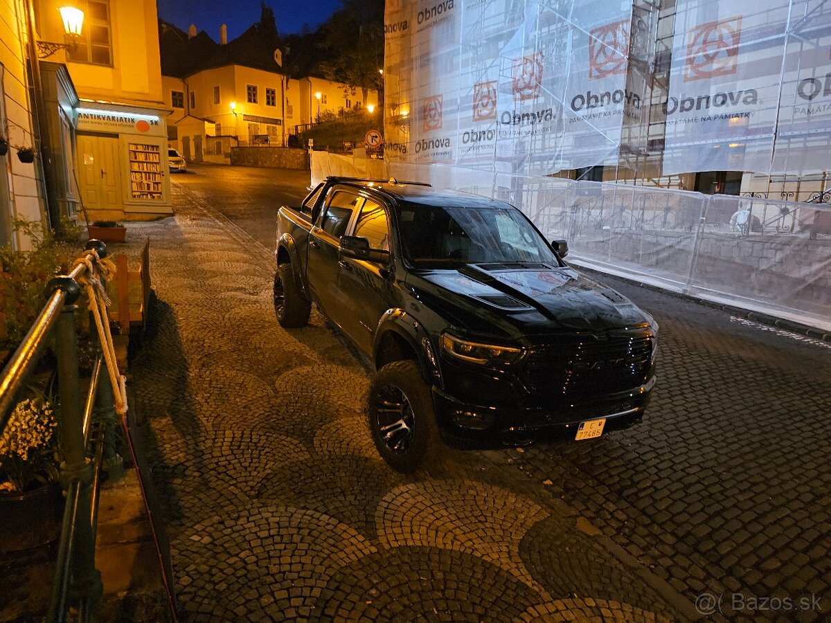 Dodge RAM 1500 LIMITED BLACK V8 HEMI 2024