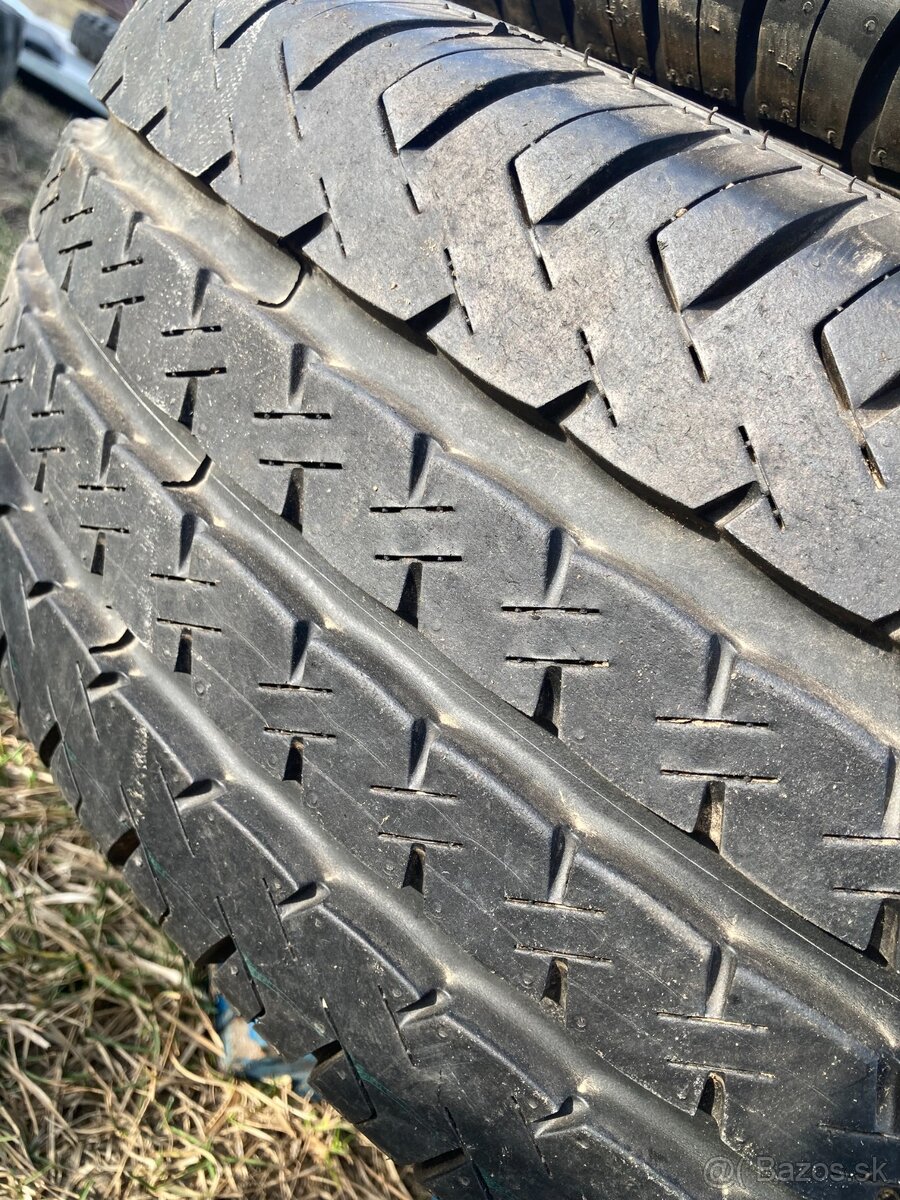 Letní pneumatiky 225/70 R15C s disky Iveco