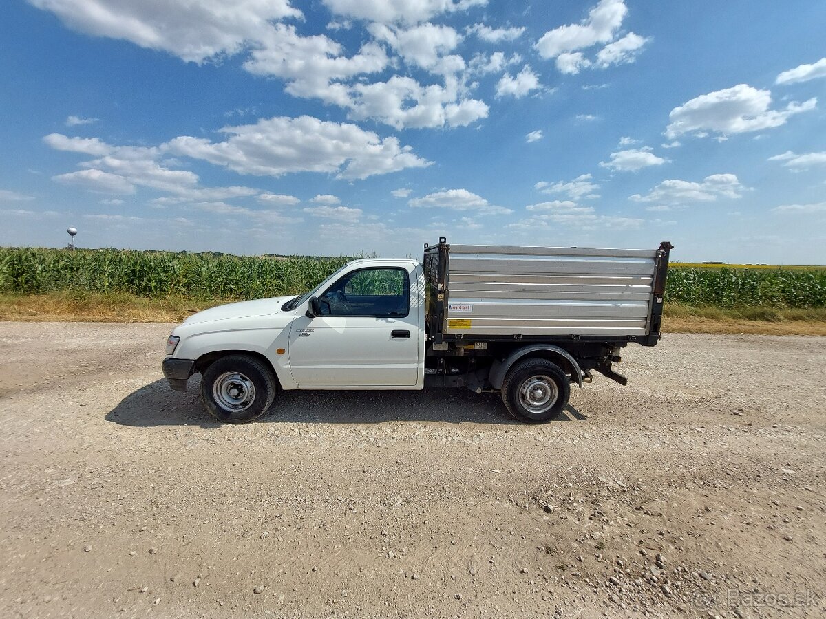 TOYOTA HILUX 3-STRANNÝ VYKLÁPAČ