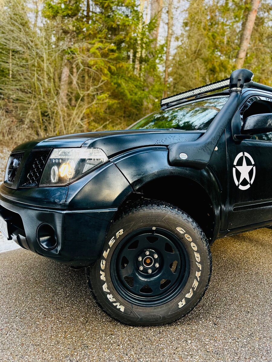 Nissan Navara D40, 2.5 DCI, 126KW, 6K,UZAVIERKA,LIFT KIT