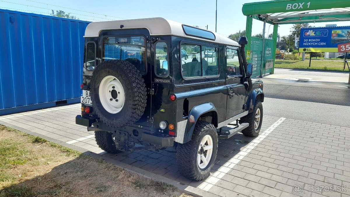 Land Rover Defender 2.5 D 90 kw M5 1.maj,150000km SR