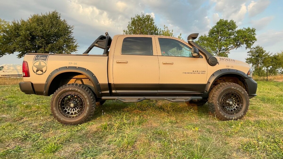 DODGE RAM 1500 5,7 HEMI 2015 CUSTOM OFFROAD