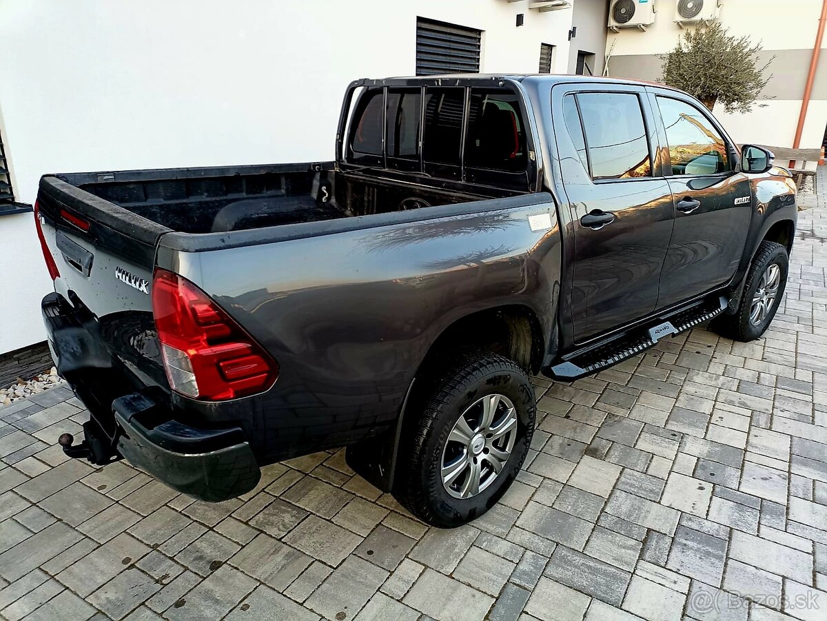 TOYOTA HILUX 2.4DI-D - PREDAJ AJ NA SPLÁTKY