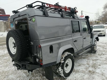 Land Rover Defender 110