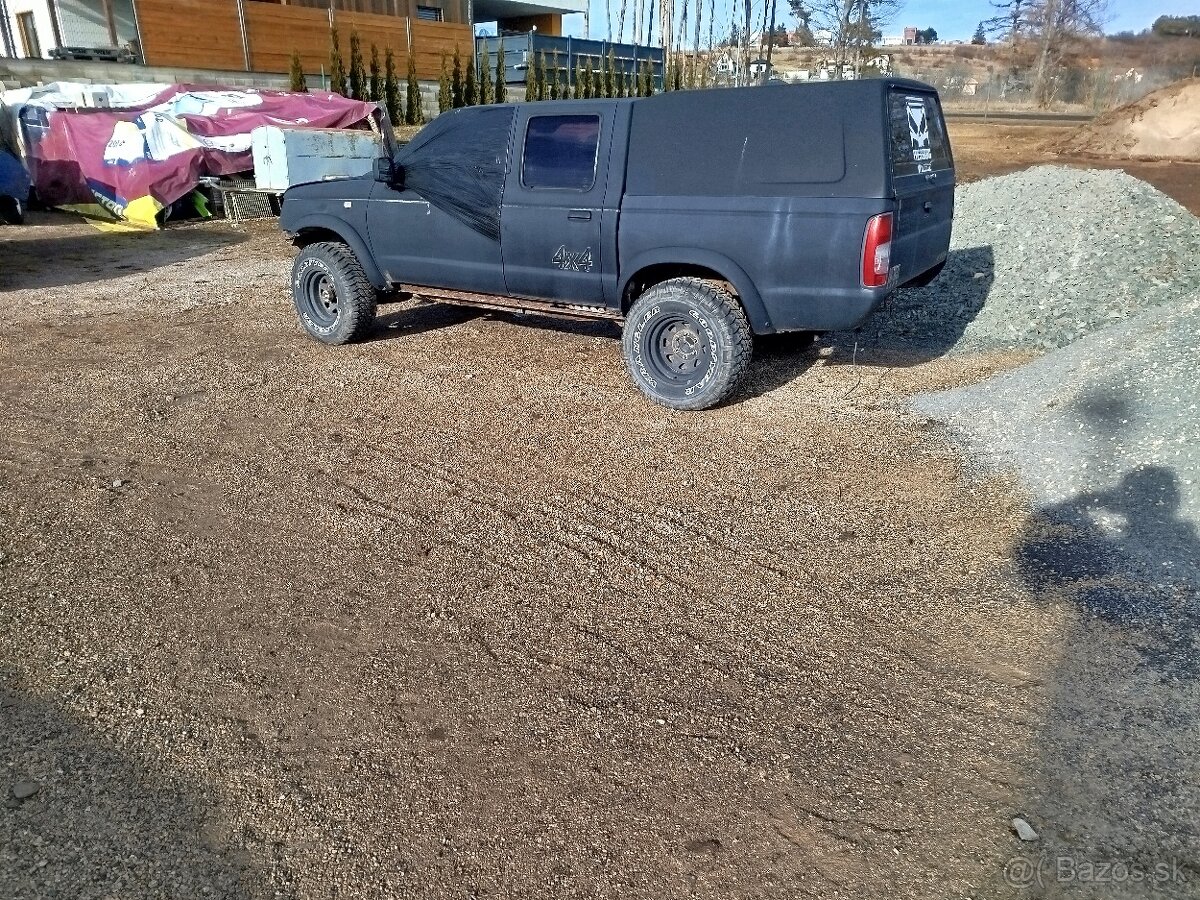 Predám Nissan Navara D22