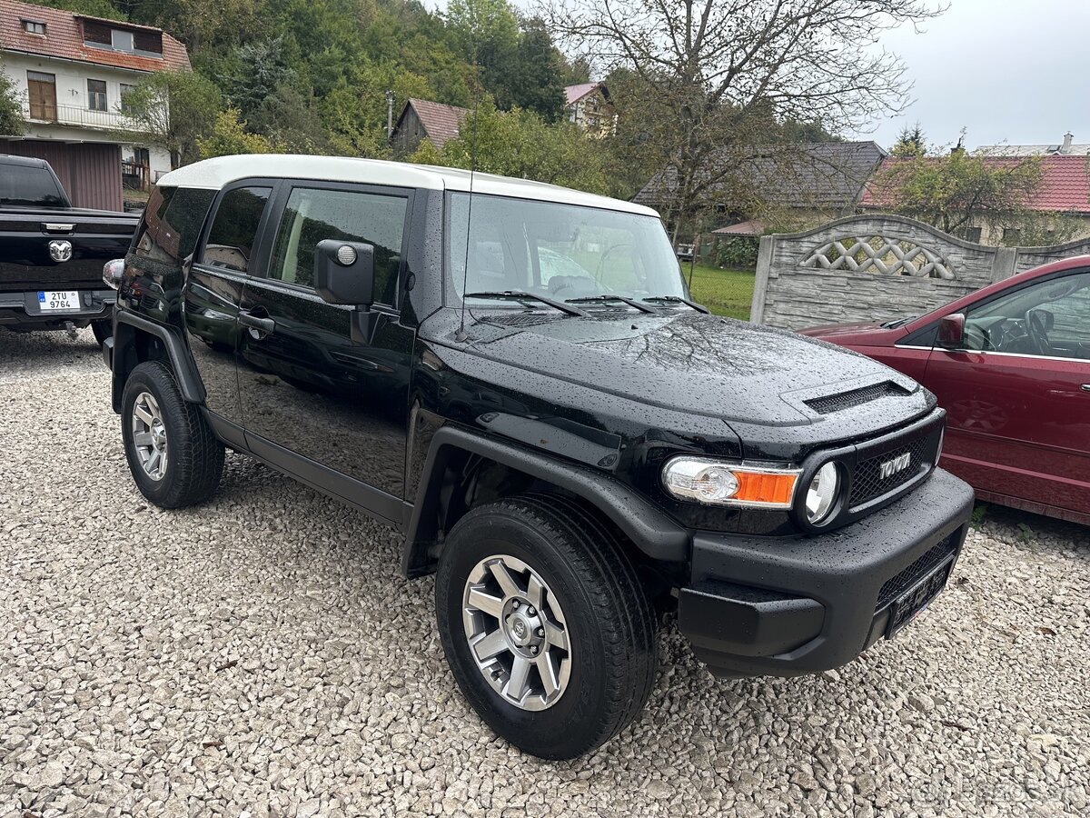 2014 Toyota FJ Cruiser 4,0 V6 Automat Uzavierka