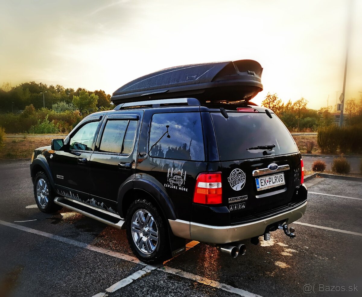 Ford Explorer V8 benzín 4x4 7-miest koža camper