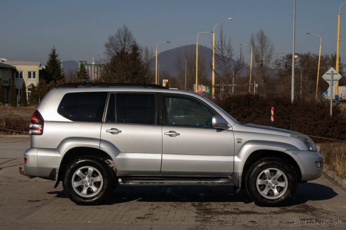 Toyota Land Cruiser 3.0 D-4D Lux A/T