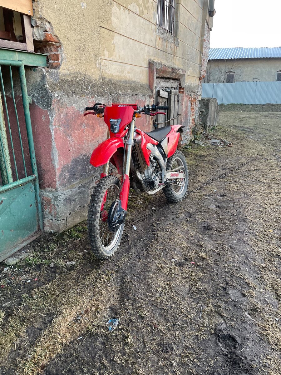 Honda crf 450r.