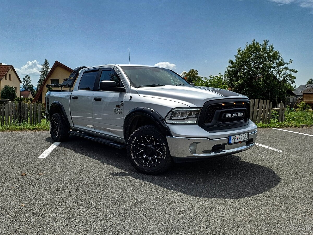 Dodge RAM 1500 5.7 HEMI 295 kW 4x4, r. v. 2017, DPH