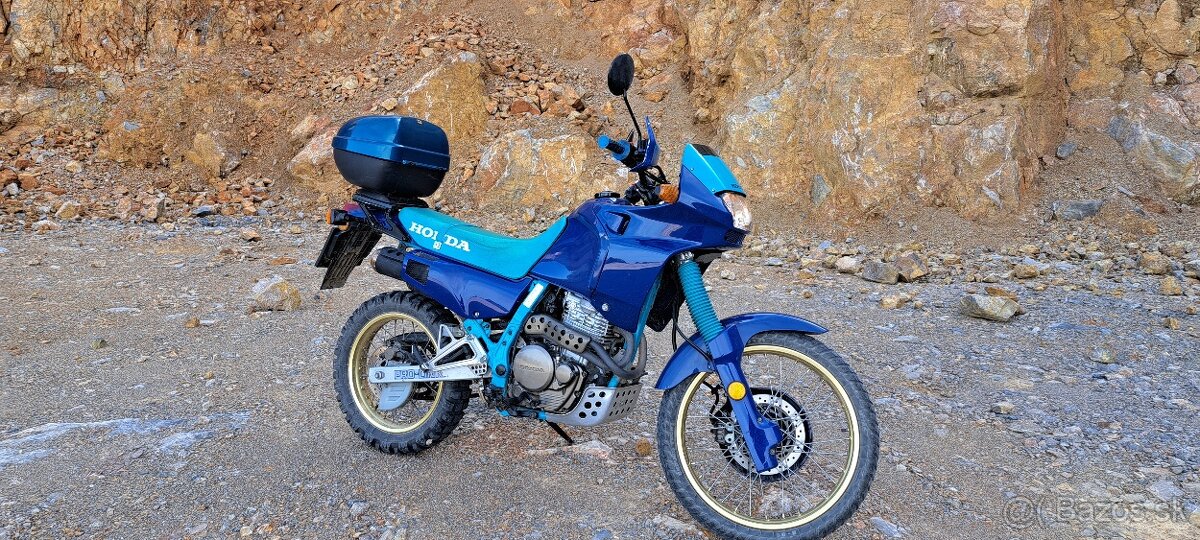 Honda NX500 Dominator