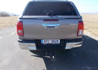 Toyota Hilux 2,4D naj 69 000km nafta manuál 110 kw - 4