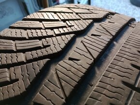 Predam 4ks pneu  245/45/r18  zimne  100V Michelin - 4