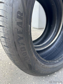 Predám 2 pneu GOODYEAR EfficientGrip 2 SUV 235/50 R19 103V - 4