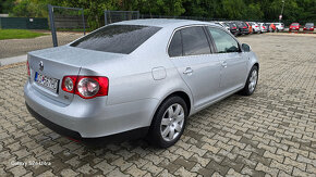 Volkswagen Jetta 1.9 TDI Comfortline DSG - 4