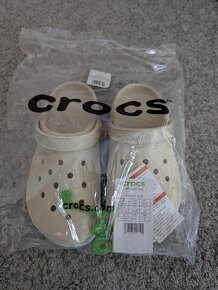 Crocs - 4