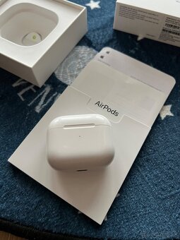 Apple AirPods (3. generácie) s Lightning nabíjacím puzdrom - 4