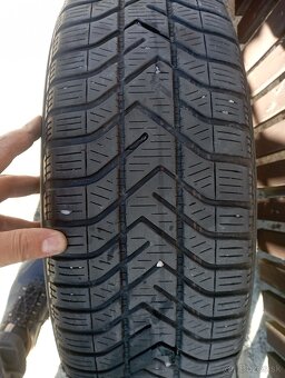 Zimné pneumatiky 195/65 r15 + plechy + puklice + stojan - 4