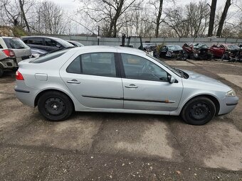 Renault laguna.        2004      1.6 benzínové motor - 4