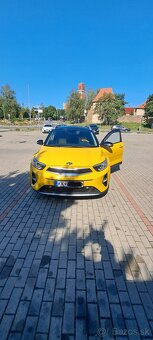 Kia stonic gold - 4