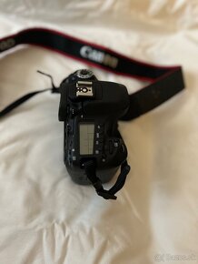 Canon EOS 80D - 4