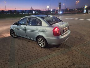 Hyundai Accent - 4