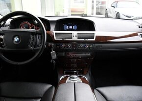 BMW Řada 7 740i PĚKNÝ STAV 75 938 KM 225 kw - 4