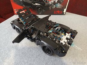 LEGO BATMAN – BATMOBIL (42127) - 4