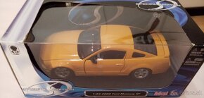 Modely 1:24 FORD Mustang GT 2006 +Maserati - 4