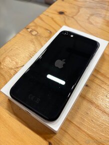 iPhone SE 2020 64GB Black - 4