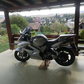 Honda VFR800 - 4