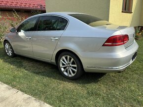 VOLKSWAGEN PASSAT SEDAN 4Motion - 4