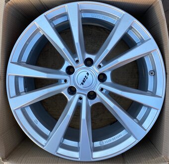 5x112 R18 8J ET38 Rial M12 polar silber - 4