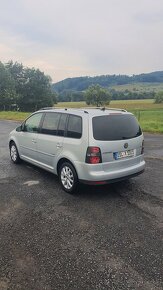 Volkswagen Touran 1.9 TDi 2010 NAVI - 4